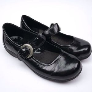 BOC Born 7M black mary jane flats patent leather